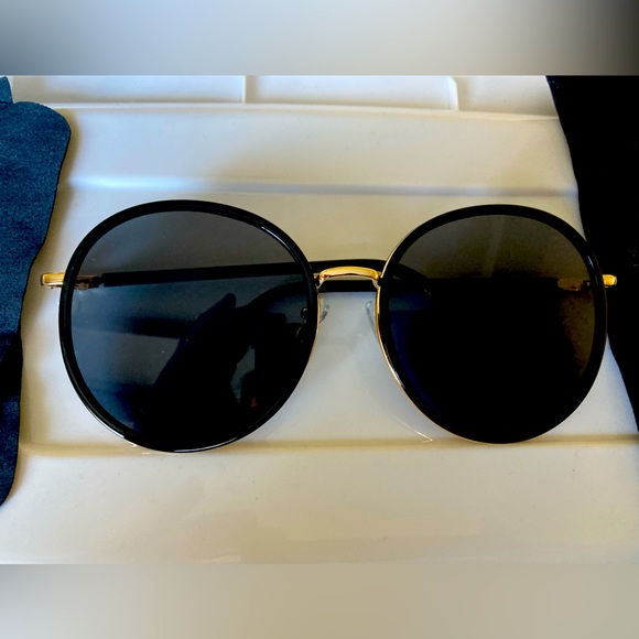 Vintage 90’s gold black rimmed sunglasses - Picture 1 of 7